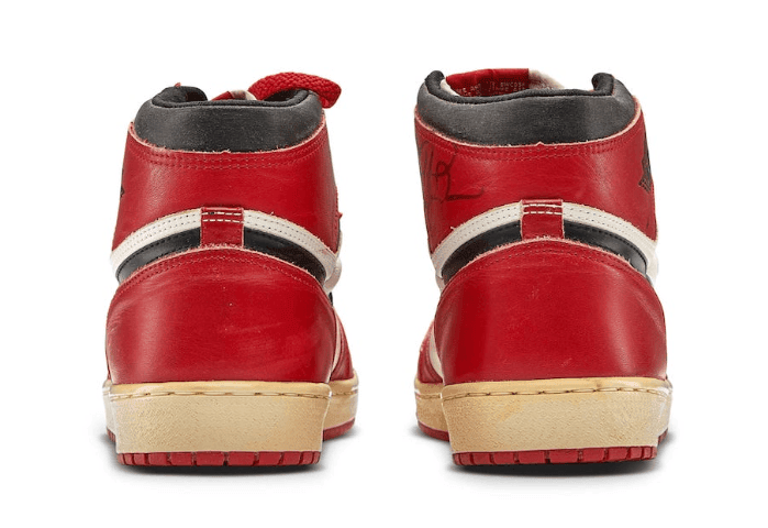 乔丹1985年比赛亲穿AJ1芝加哥拍卖!起拍价十万美元!惊人!