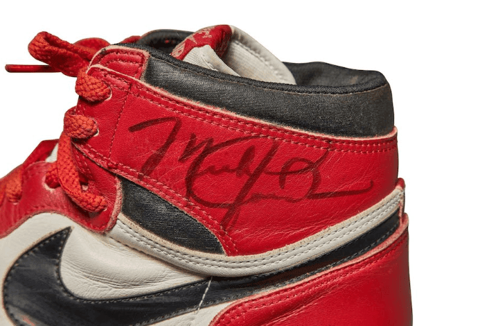 乔丹1985年比赛亲穿AJ1芝加哥拍卖!起拍价十万美元!惊人!