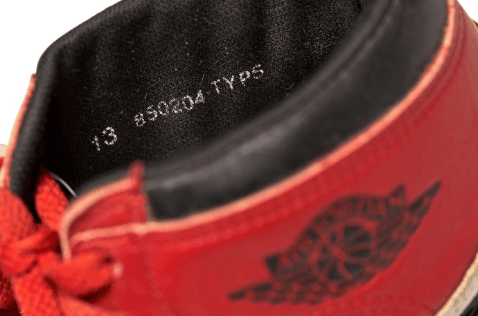 乔丹1985年比赛亲穿AJ1芝加哥拍卖!起拍价十万美元!惊人!