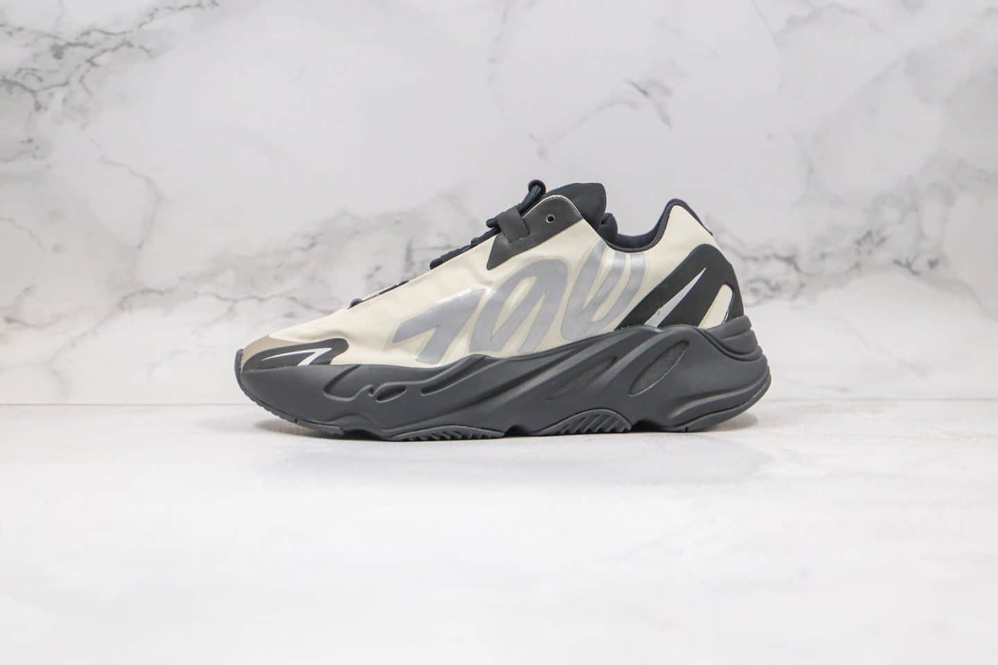 阿迪达斯椰子700V3纯原版本水泥灰黑色出货