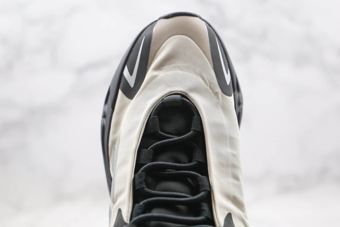 阿迪达斯Adidas Yeezy Boost 700V3纯原版本椰子700三代爆米花跑鞋水泥灰黑色原盒原标 货号:FY3729