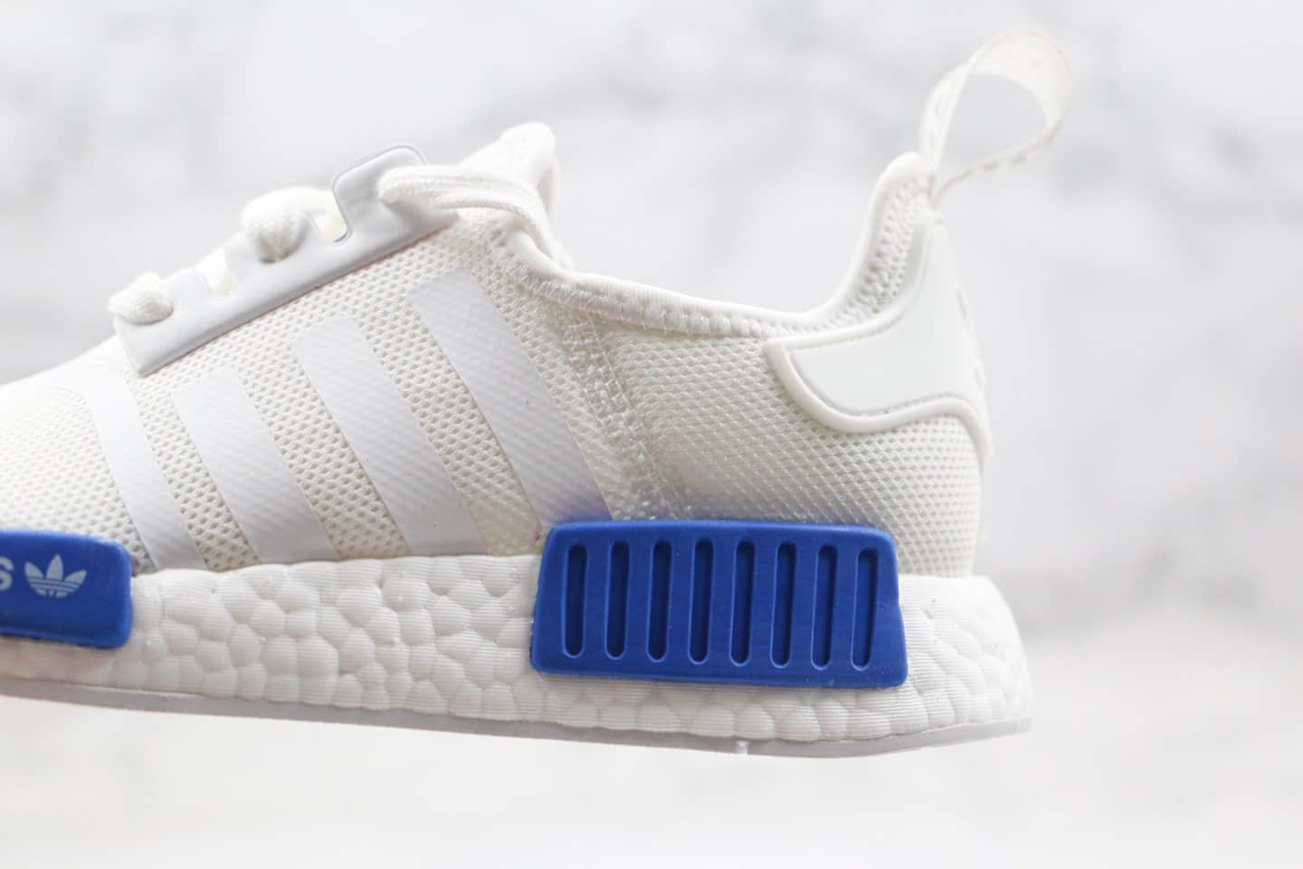 阿迪达斯adidas NMD R1公司级版本慢跑鞋白蓝色真爆大底 货号:AQ1785