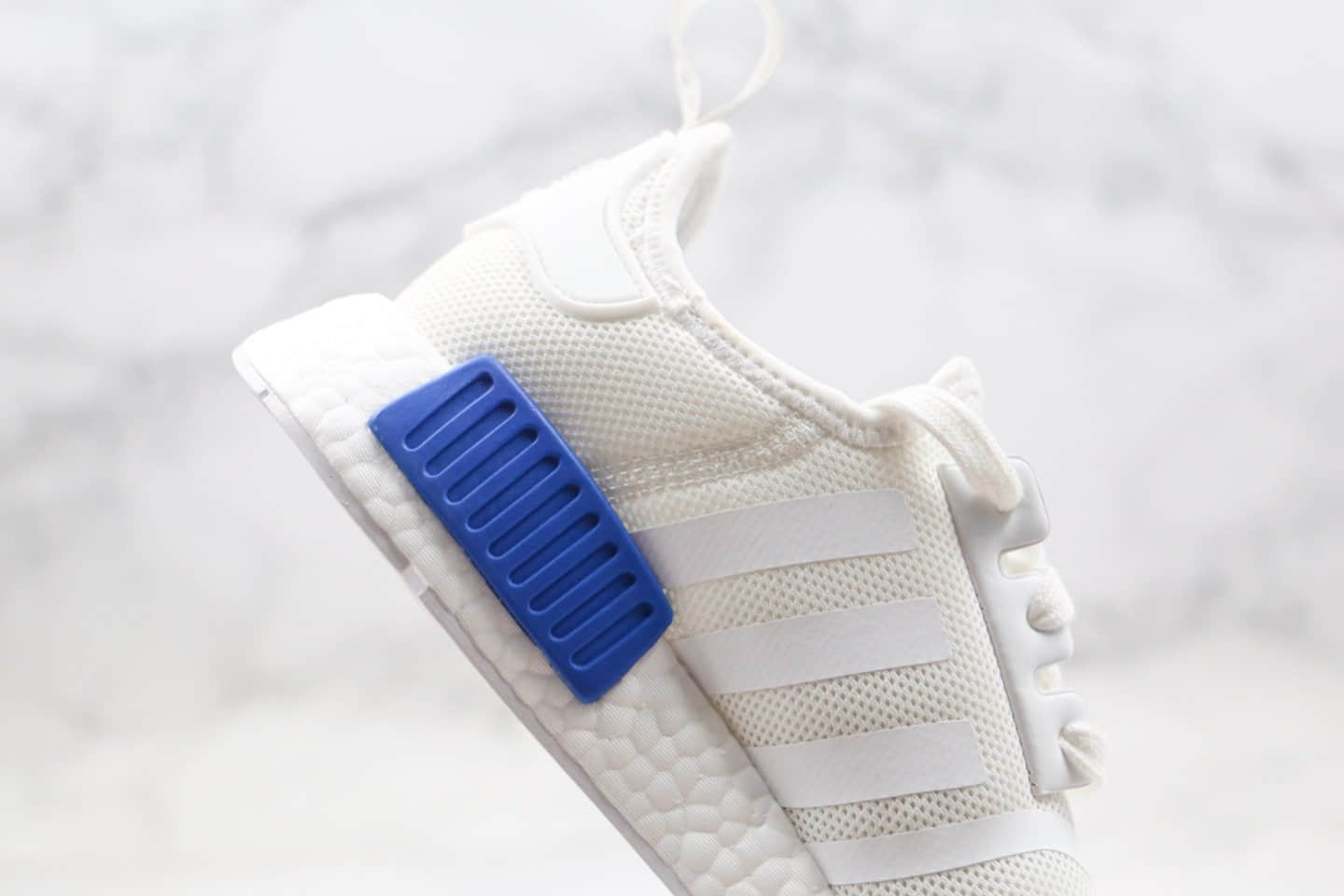 阿迪达斯adidas NMD R1公司级版本慢跑鞋白蓝色真爆大底 货号:AQ1785