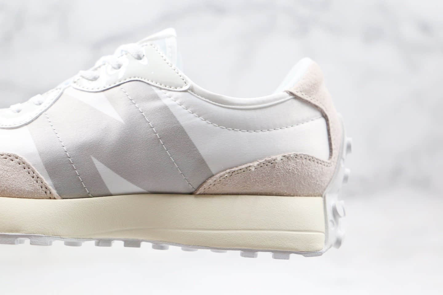 新百伦New Balance 327纯原版本复古慢跑鞋NB327白灰色原盒原标原楦头纸板打造 货号:MS327SFD
