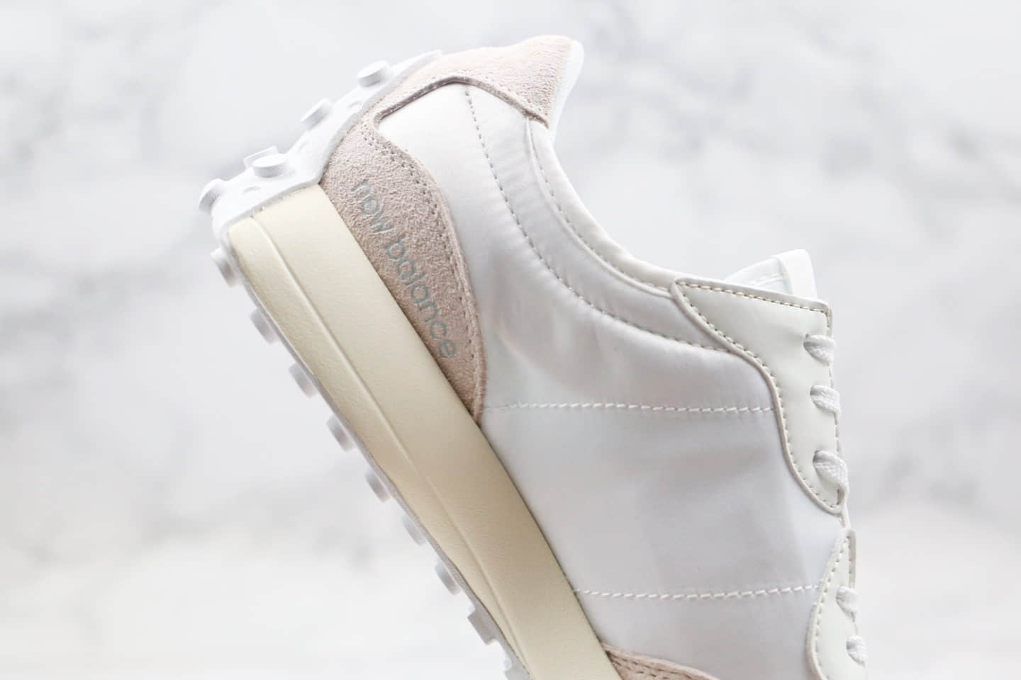 新百伦New Balance 327纯原版本复古慢跑鞋NB327白灰色原盒原标原楦头纸板打造 货号:MS327SFD