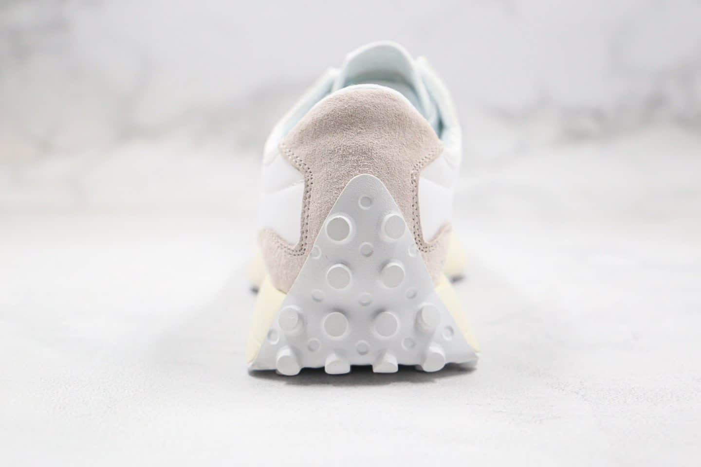 新百伦New Balance 327纯原版本复古慢跑鞋NB327白灰色原盒原标原楦头纸板打造 货号:MS327SFD