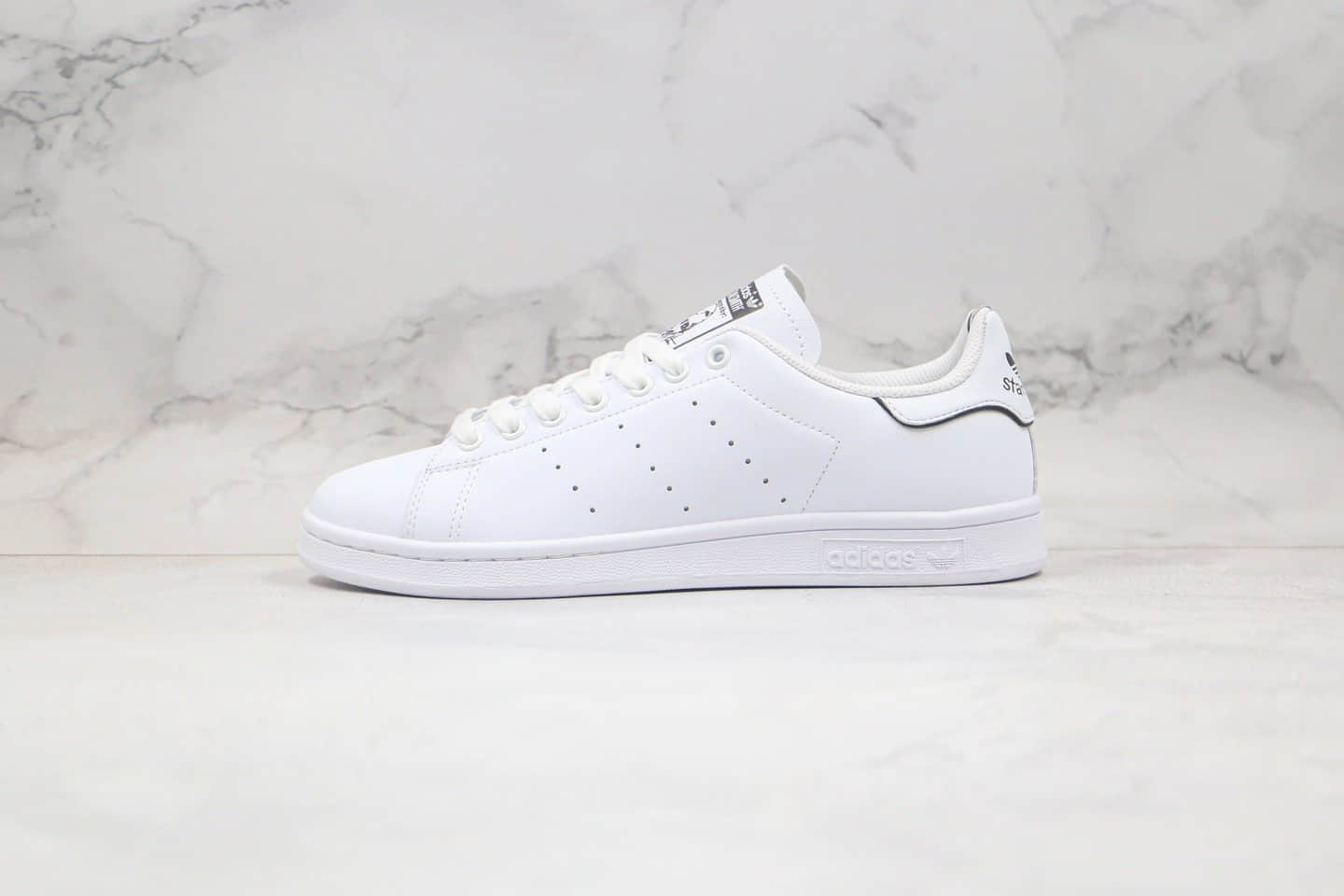 阿迪达斯Adidas Originals Stan Smith W纯原版本三叶草史密斯亮白色黑标小白鞋正确头层牛皮材质 货号:FU6895