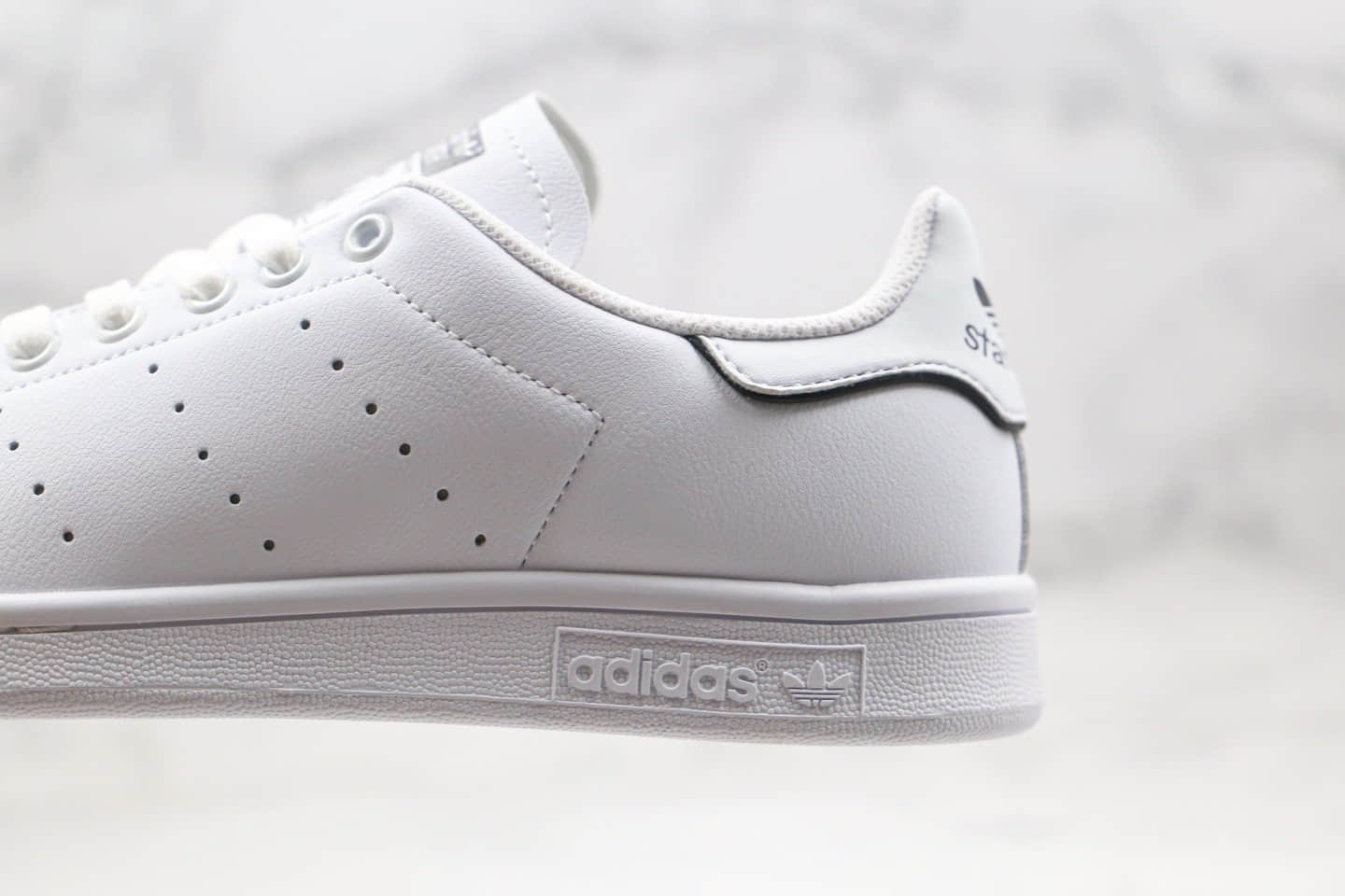 阿迪达斯Adidas Originals Stan Smith W纯原版本三叶草史密斯亮白色黑标小白鞋正确头层牛皮材质 货号:FU6895