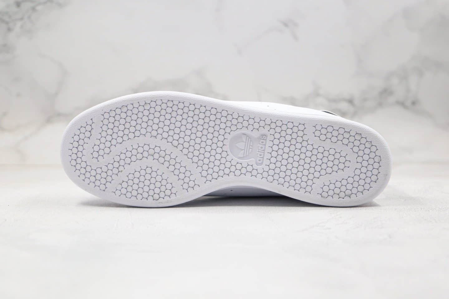 阿迪达斯Adidas Originals Stan Smith W纯原版本三叶草史密斯亮白色黑标小白鞋正确头层牛皮材质 货号:FU6895