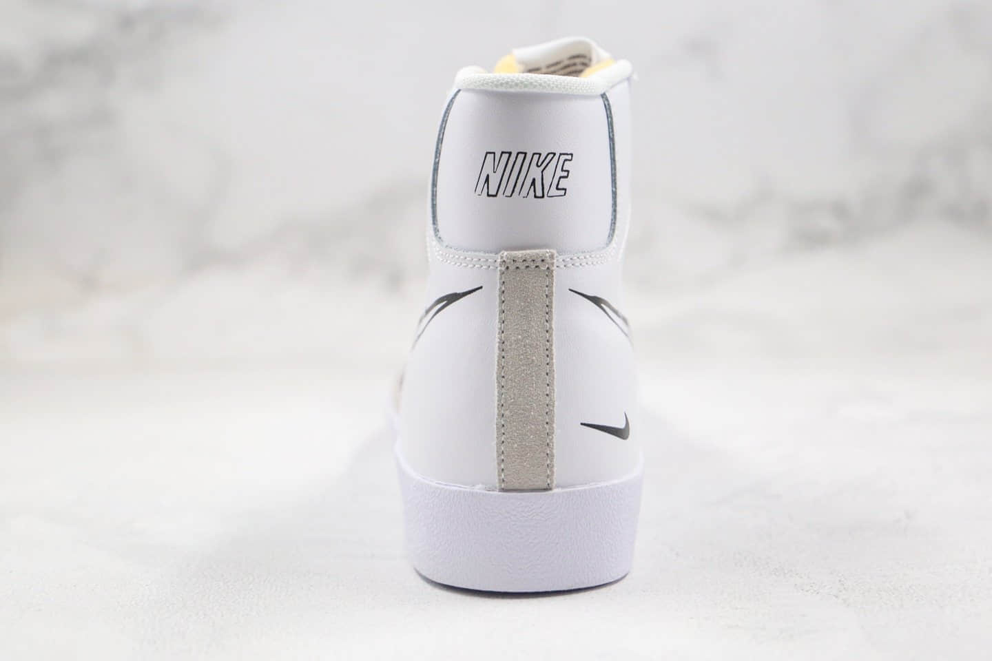 耐克Nike Blazer Mid VNTG 77纯原版本高帮开拓者二次元涂鸦黑勾板鞋白黑配色区别市面通货版本 货号:CW7580-101