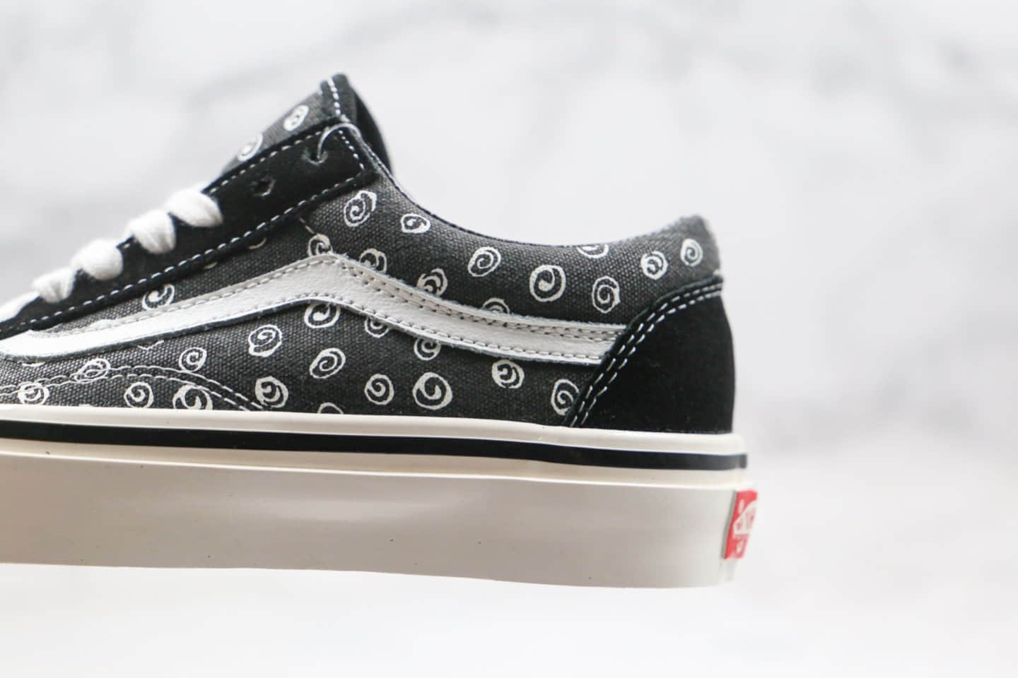 万斯Vans Old Skool 085公司级版本低帮黑白色旋风螺旋丸图案硫化板鞋原盒原标原楦头纸板打造 货号:C09V