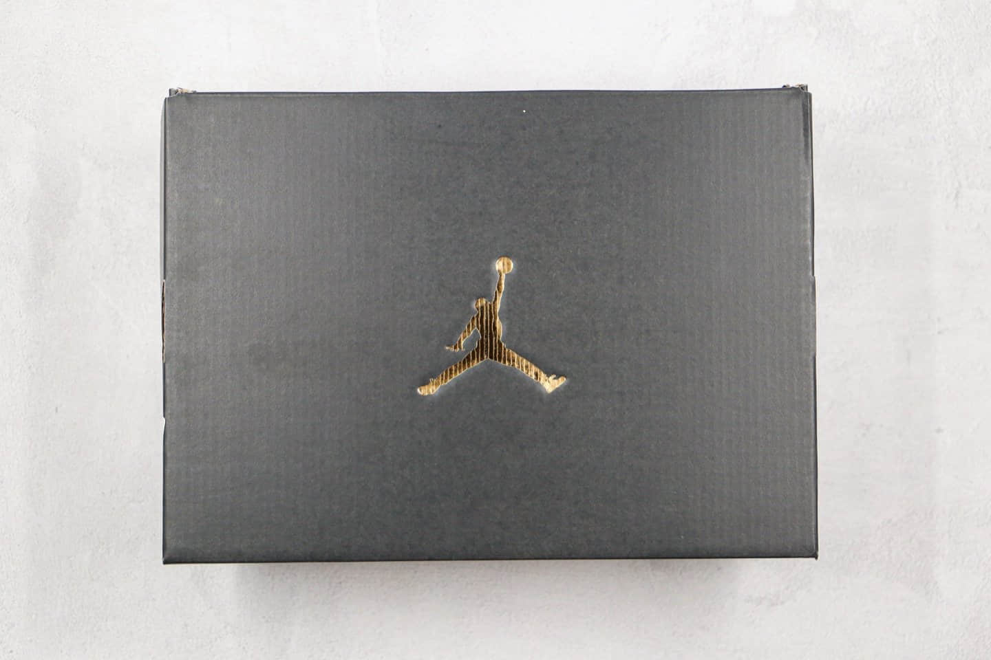 乔丹Air Jordan Mid纯原版本中帮AJ1新灰白黑勾磨砂灰配色正确后跟定型 货号:852542-002