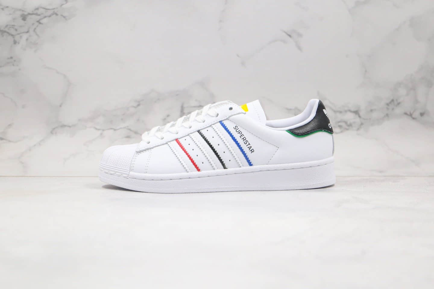 阿迪达斯Adidas Originals Superstar纯原版本三叶草贝壳头红黑蓝条金标板鞋原楦头纸板打造 货号:FY2325