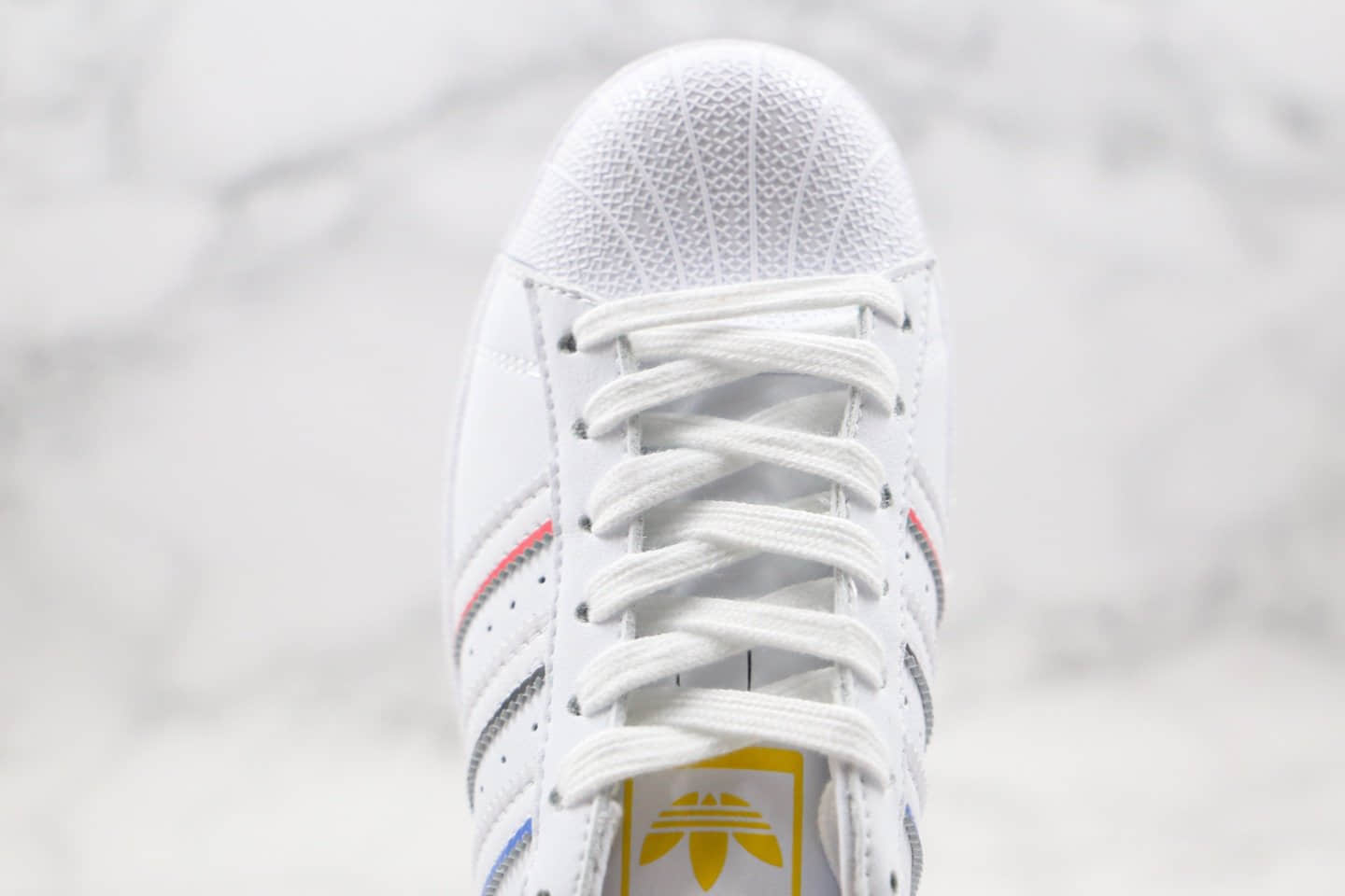 阿迪达斯Adidas Originals Superstar纯原版本三叶草贝壳头红黑蓝条金标板鞋原楦头纸板打造 货号:FY2325