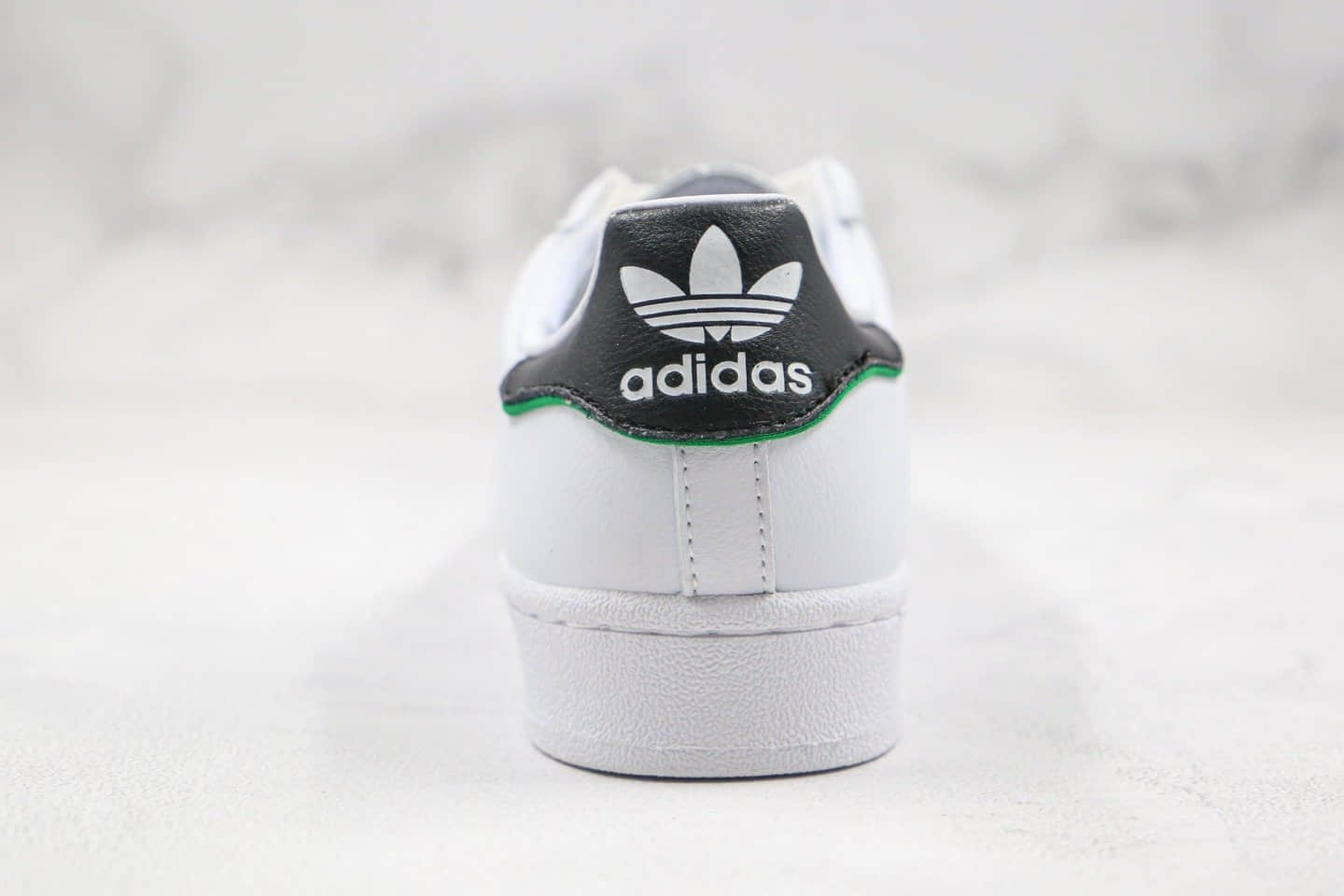 阿迪达斯Adidas Originals Superstar纯原版本三叶草贝壳头红黑蓝条金标板鞋原楦头纸板打造 货号:FY2325