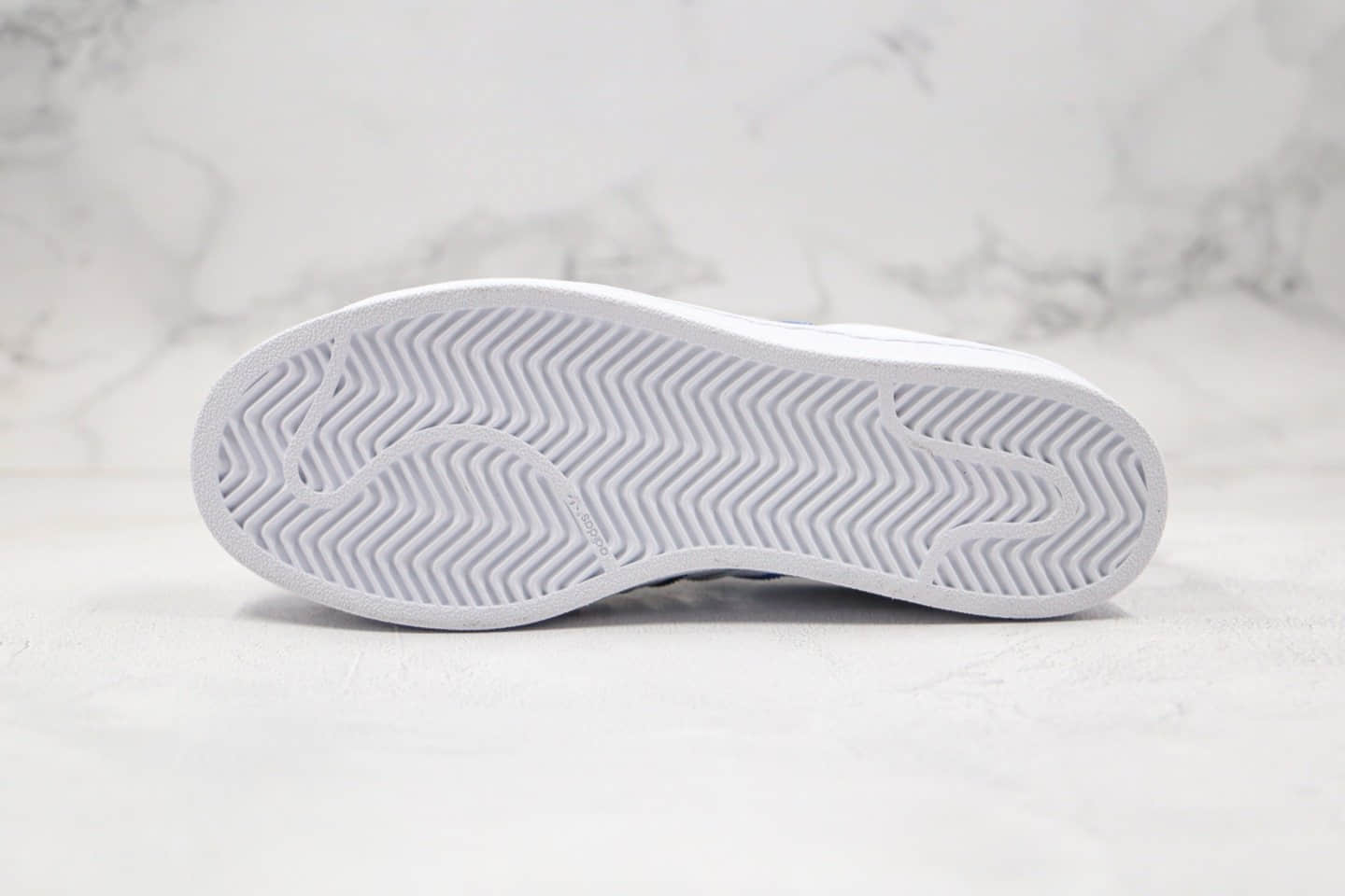 阿迪达斯Adidas Originals Superstar纯原版本三叶草贝壳头红黑蓝条金标板鞋原楦头纸板打造 货号:FY2325