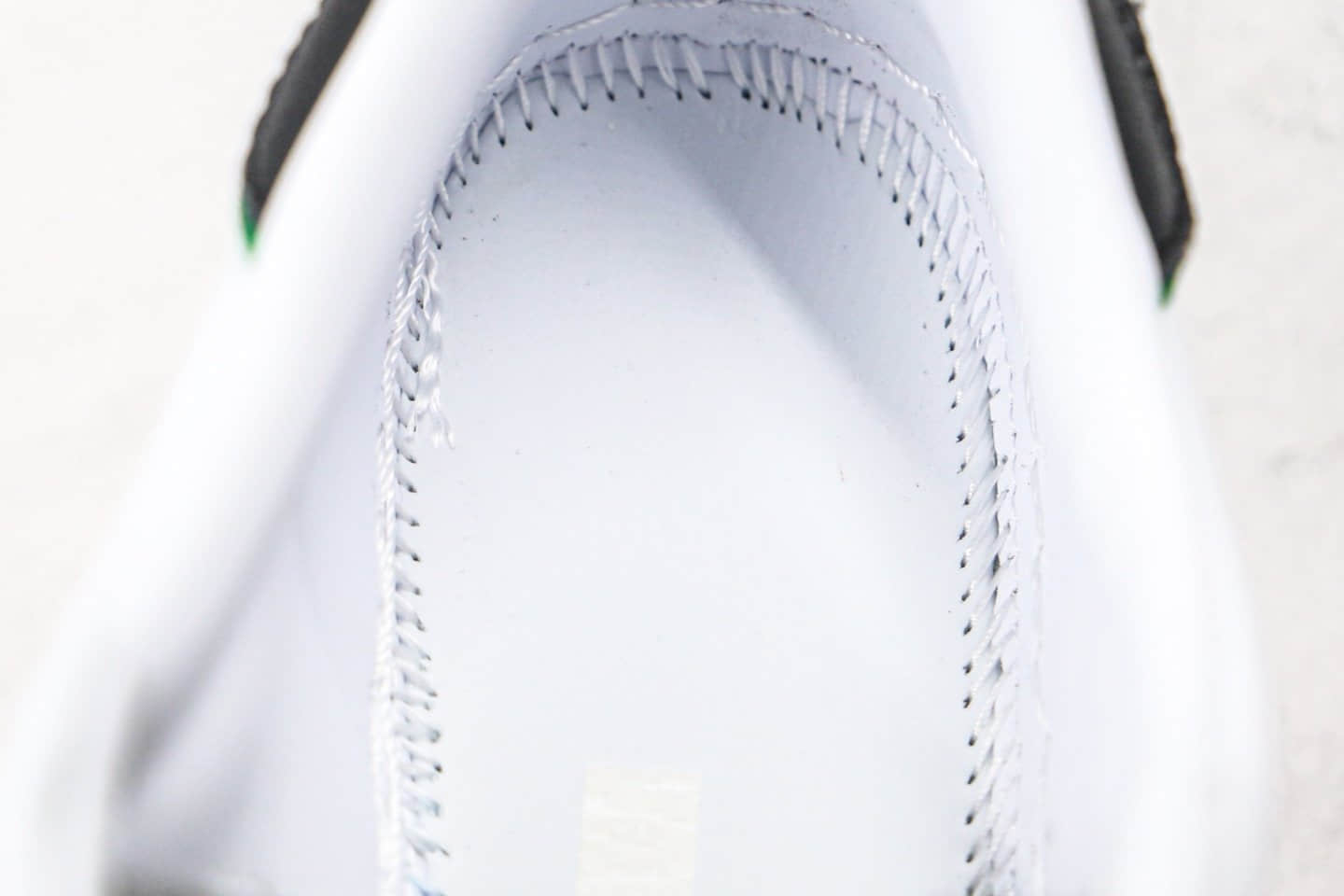 阿迪达斯Adidas Originals Superstar纯原版本三叶草贝壳头红黑蓝条金标板鞋原楦头纸板打造 货号:FY2325