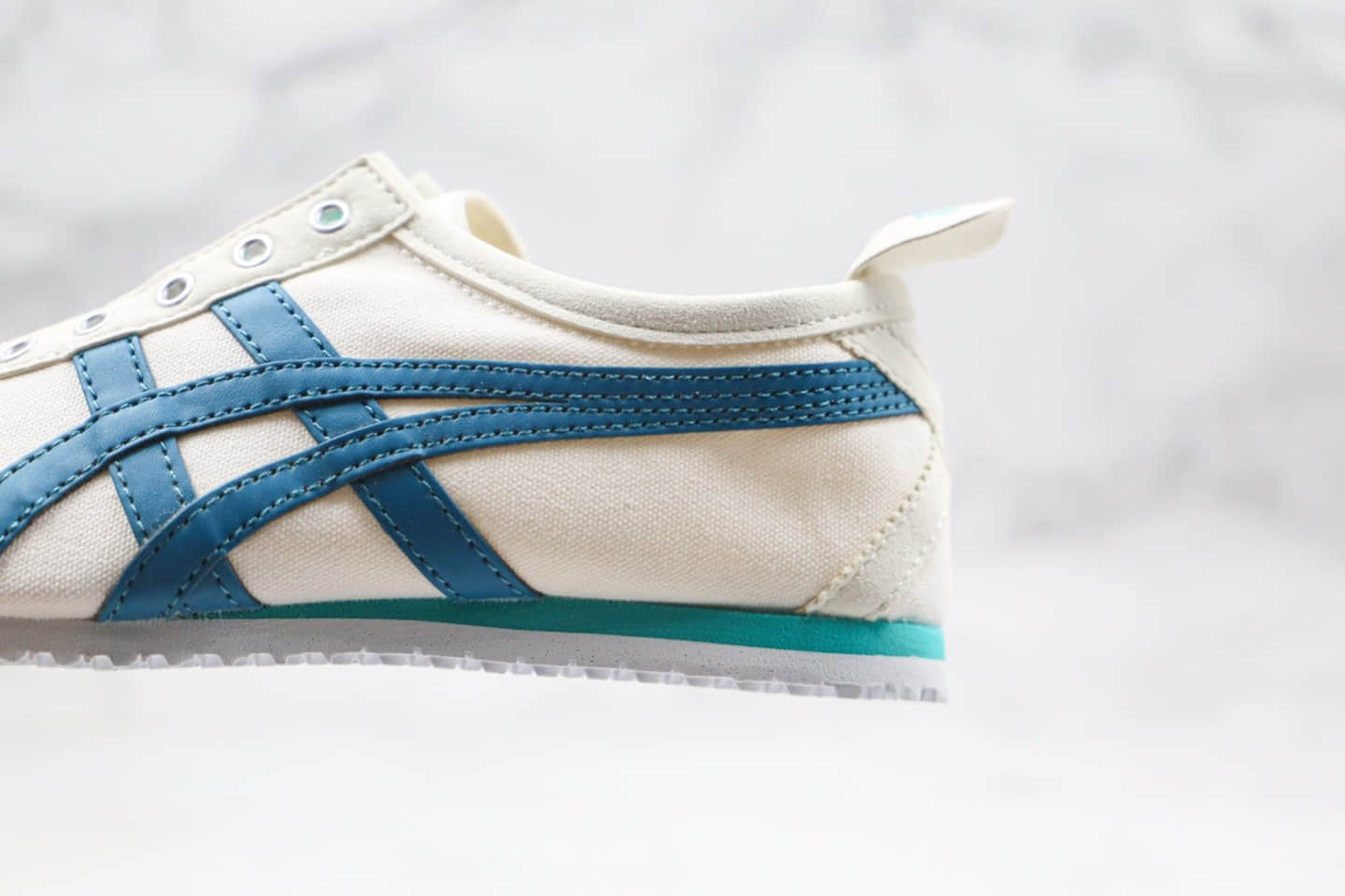 亚瑟士Onitsuka tiger纯原版本鬼冢虎帆布懒人鞋无系带一脚蹬白蓝色正确鞋底材质四联吊牌齐全 货号:D3K5N-0146