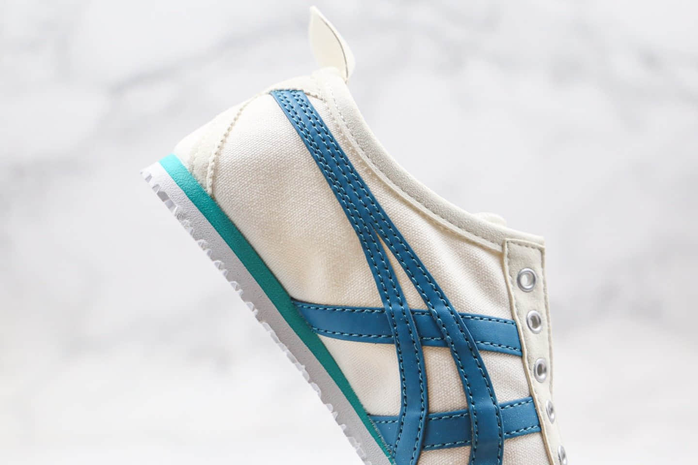 亚瑟士Onitsuka tiger纯原版本鬼冢虎帆布懒人鞋无系带一脚蹬白蓝色正确鞋底材质四联吊牌齐全 货号:D3K5N-0146