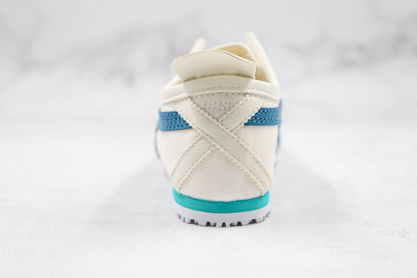 亚瑟士Onitsuka tiger纯原版本鬼冢虎帆布懒人鞋无系带一脚蹬白蓝色正确鞋底材质四联吊牌齐全 货号:D3K5N-0146