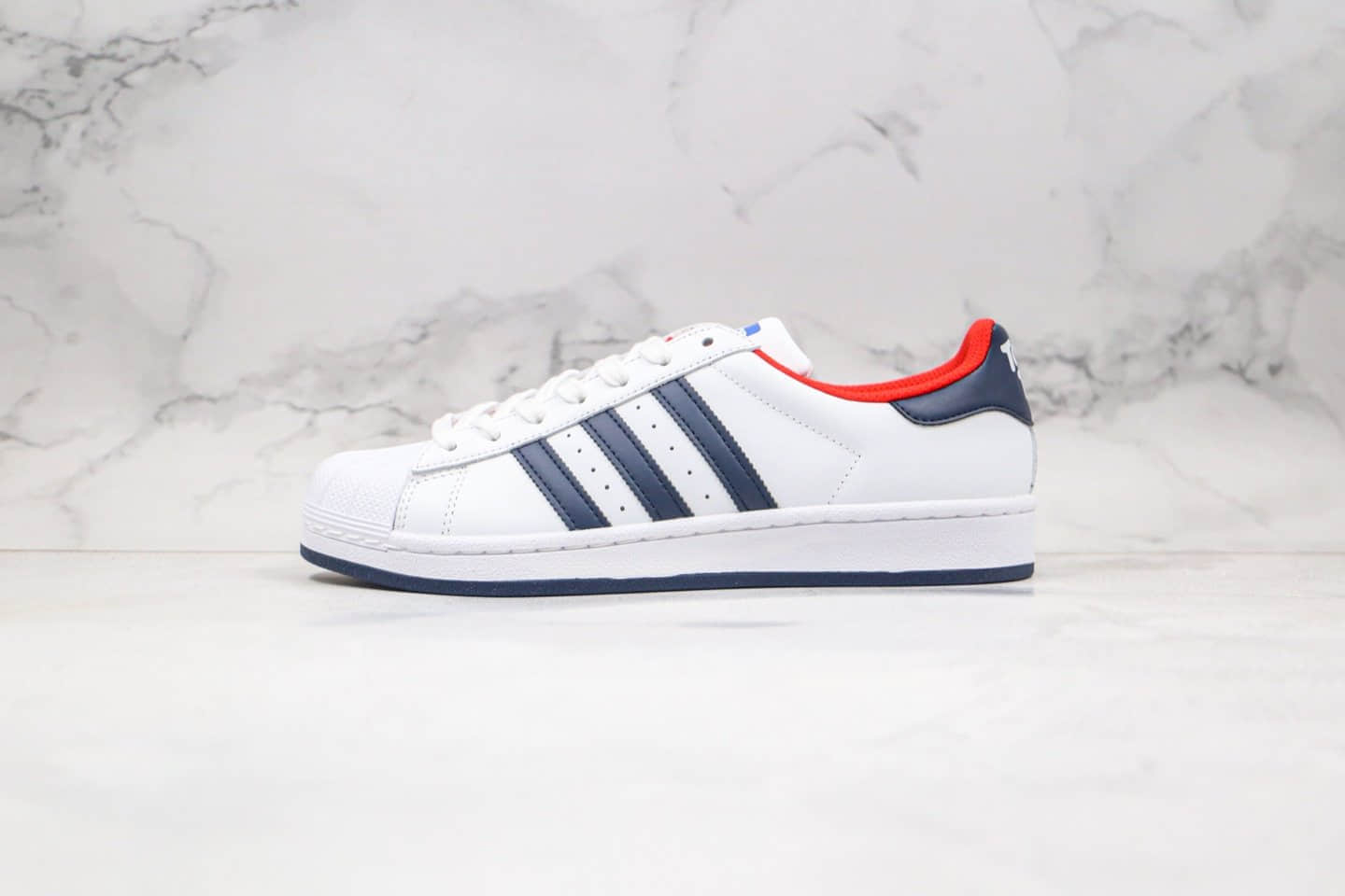 阿迪达斯adidas Superstar纯原版本贝壳头白蓝红色原楦开发头层皮料 货号：FV8270