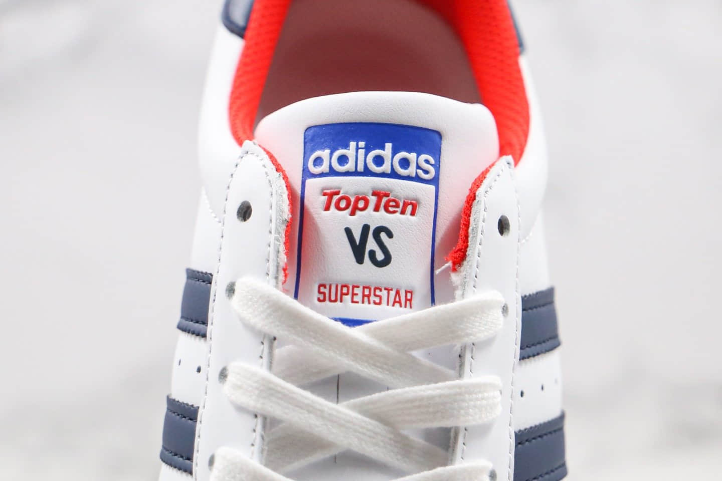 阿迪达斯adidas Superstar纯原版本贝壳头白蓝红色原楦开发头层皮料 货号：FV8270