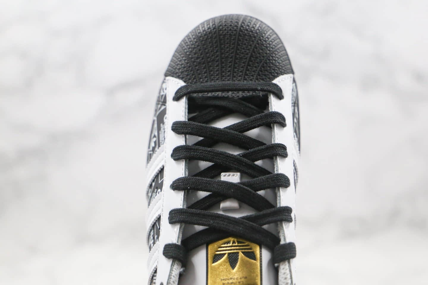 阿迪达斯adidas originals Superstar纯原版本三叶草贝壳头50周年印满LOGO白黑色区别市面通货版本 货号:FV2820