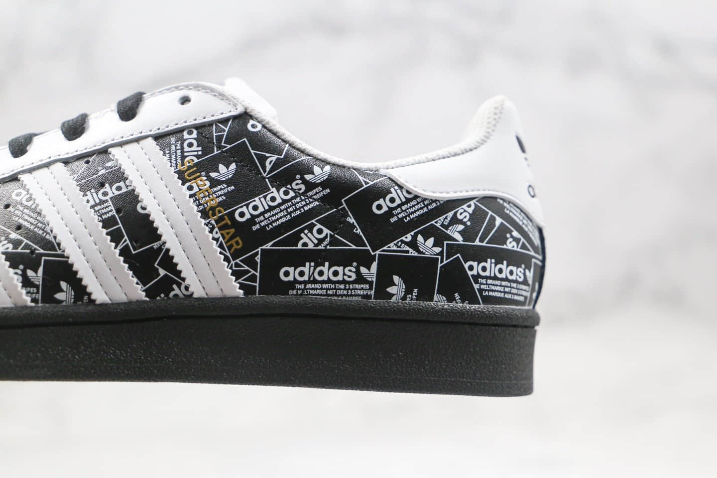 阿迪达斯adidas originals Superstar纯原版本三叶草贝壳头50周年印满LOGO白黑色区别市面通货版本 货号:FV2820