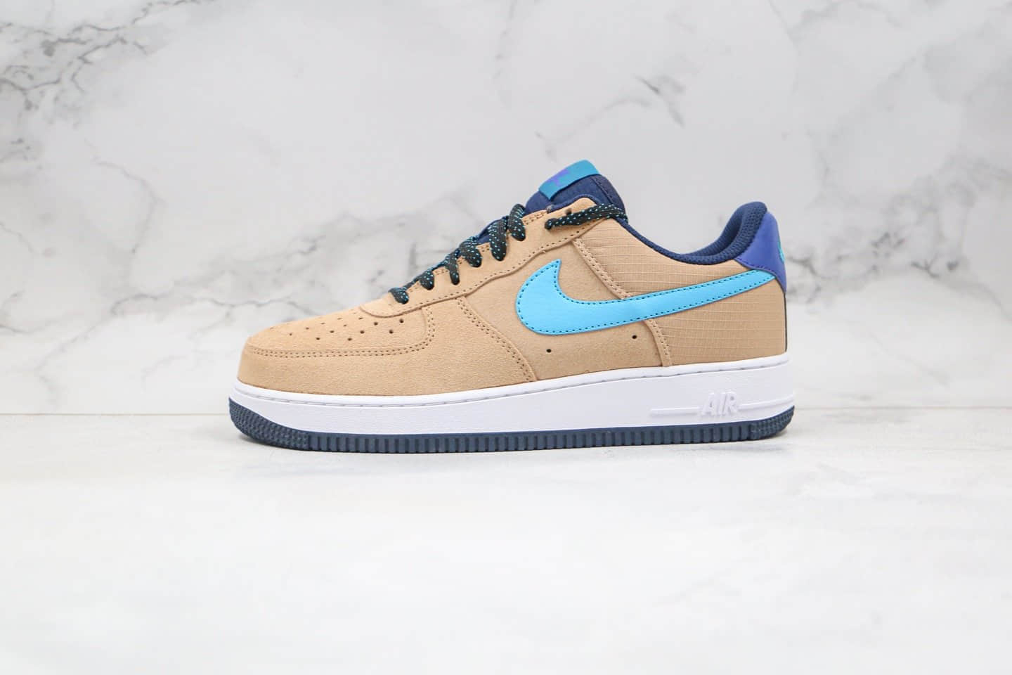 耐克Nike Air Force 1 Expands Its ACG Styling With Blue Fury Swooshes纯原版本登山者联名款低帮空军一号棕蓝色内置气垫原盒原标 货号:CD0887-201