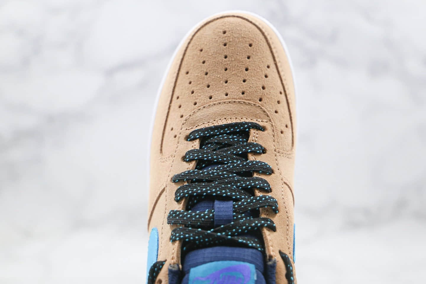 耐克Nike Air Force 1 Expands Its ACG Styling With Blue Fury Swooshes纯原版本登山者联名款低帮空军一号棕蓝色内置气垫原盒原标 货号:CD0887-201