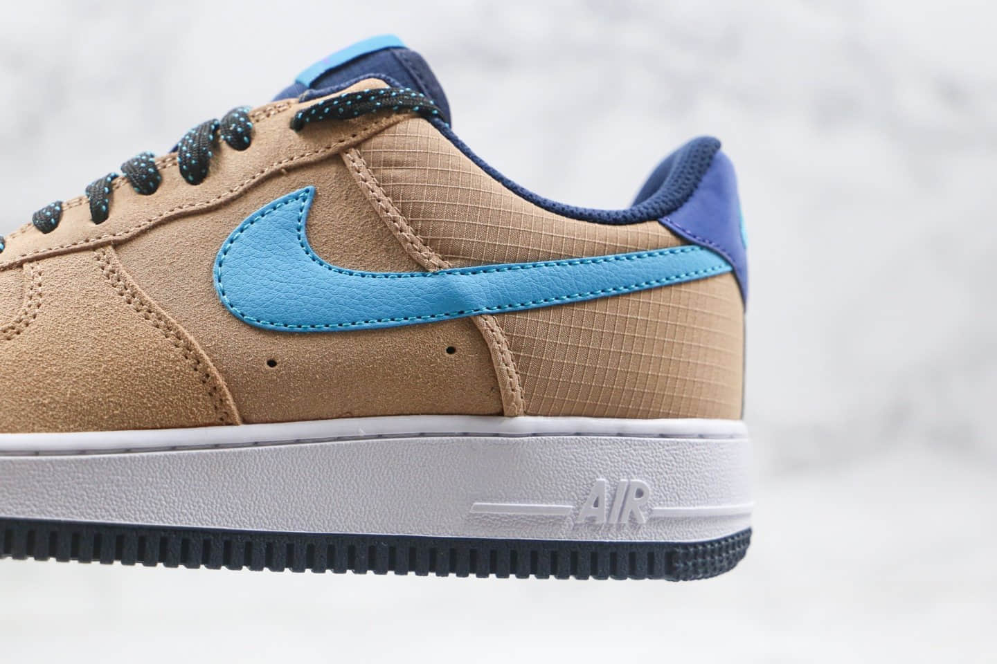 耐克Nike Air Force 1 Expands Its ACG Styling With Blue Fury Swooshes纯原版本登山者联名款低帮空军一号棕蓝色内置气垫原盒原标 货号:CD0887-201