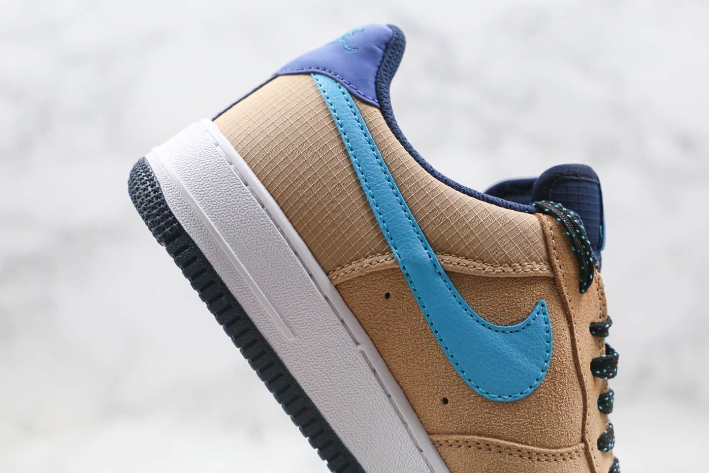 耐克Nike Air Force 1 Expands Its ACG Styling With Blue Fury Swooshes纯原版本登山者联名款低帮空军一号棕蓝色内置气垫原盒原标 货号:CD0887-201