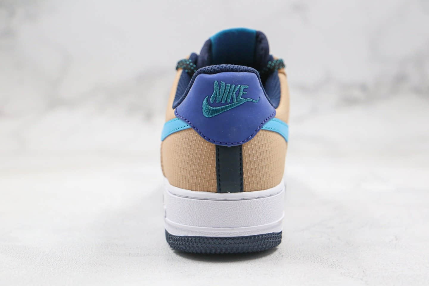 耐克Nike Air Force 1 Expands Its ACG Styling With Blue Fury Swooshes纯原版本登山者联名款低帮空军一号棕蓝色内置气垫原盒原标 货号:CD0887-201