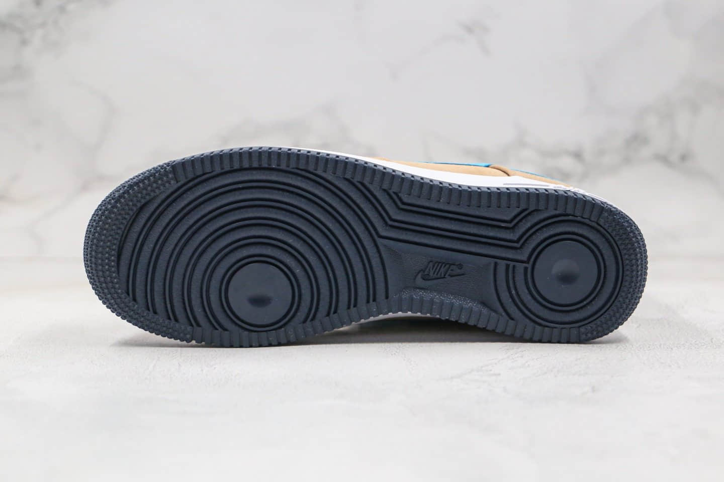 耐克Nike Air Force 1 Expands Its ACG Styling With Blue Fury Swooshes纯原版本登山者联名款低帮空军一号棕蓝色内置气垫原盒原标 货号:CD0887-201