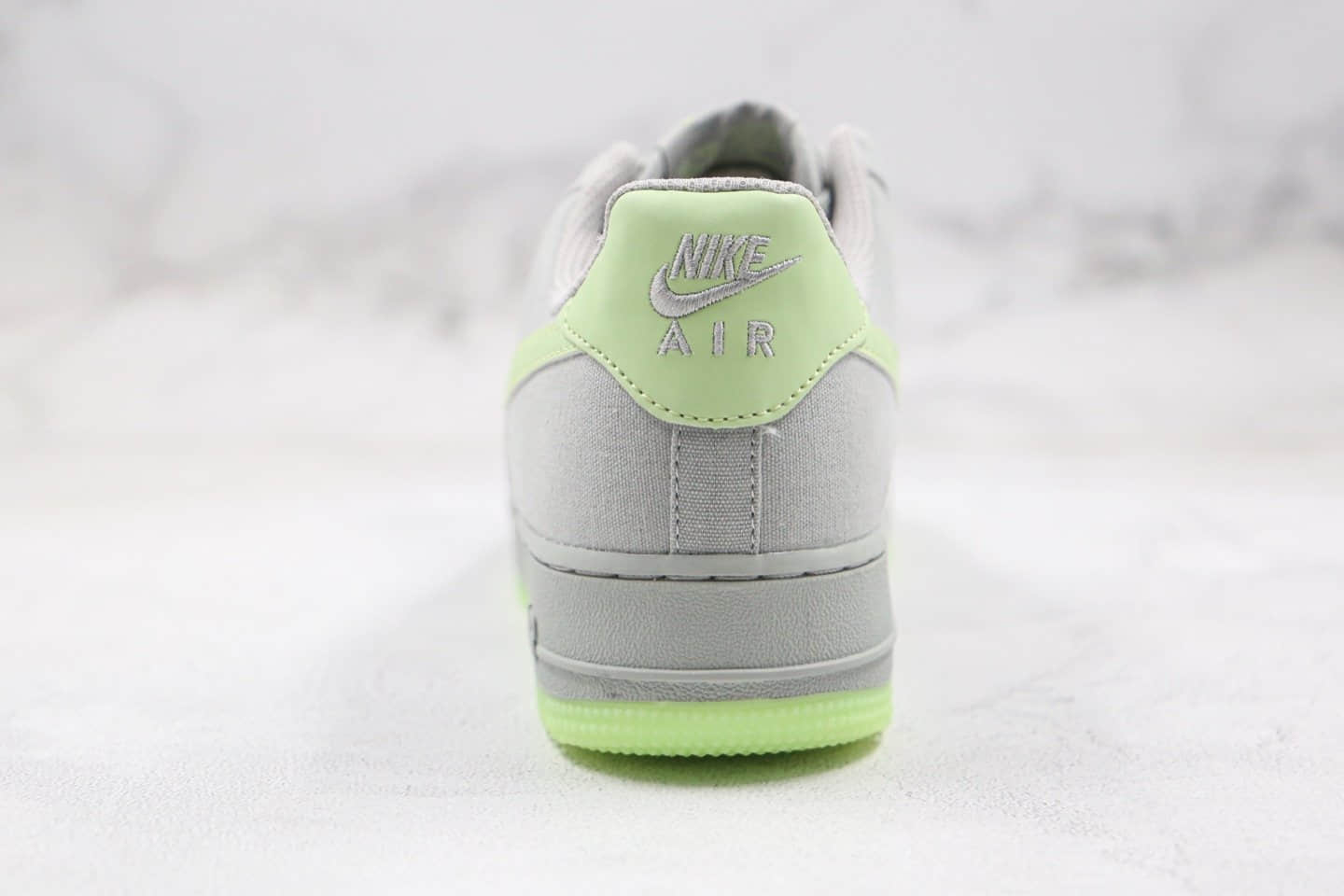 耐克Nike Air Force 1 Low纯原版本低帮空军一号灰绿色帆布面料内置气垫 货号：315122-107