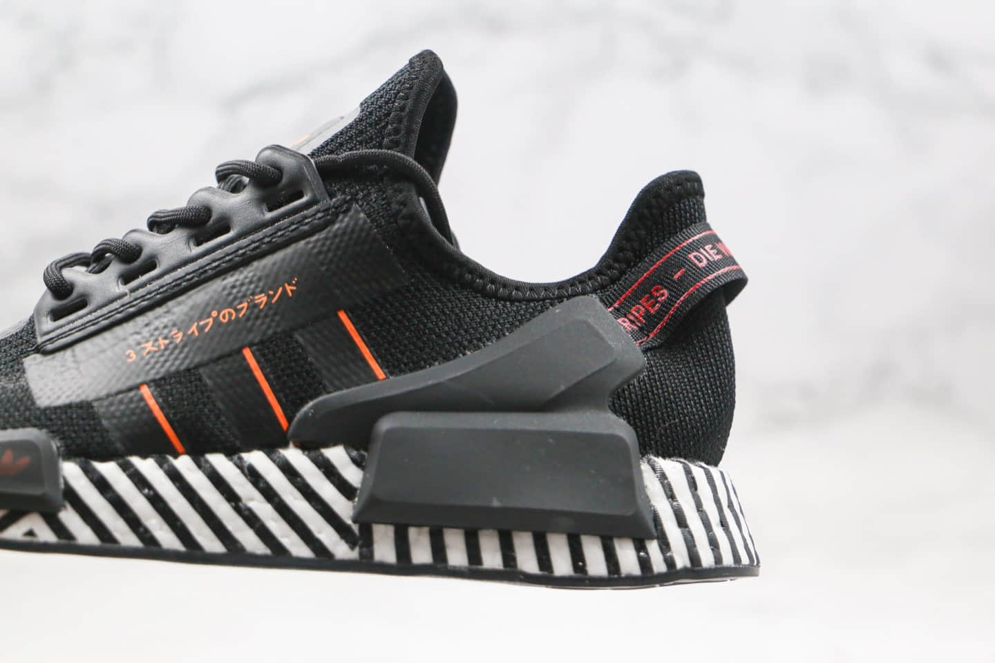 阿迪达斯Adidas Originals Boost NMD_V2纯原版本爆米花跑鞋NMD二代条纹黑橙色原盒原标原楦头纸板打造 货号:FW6411