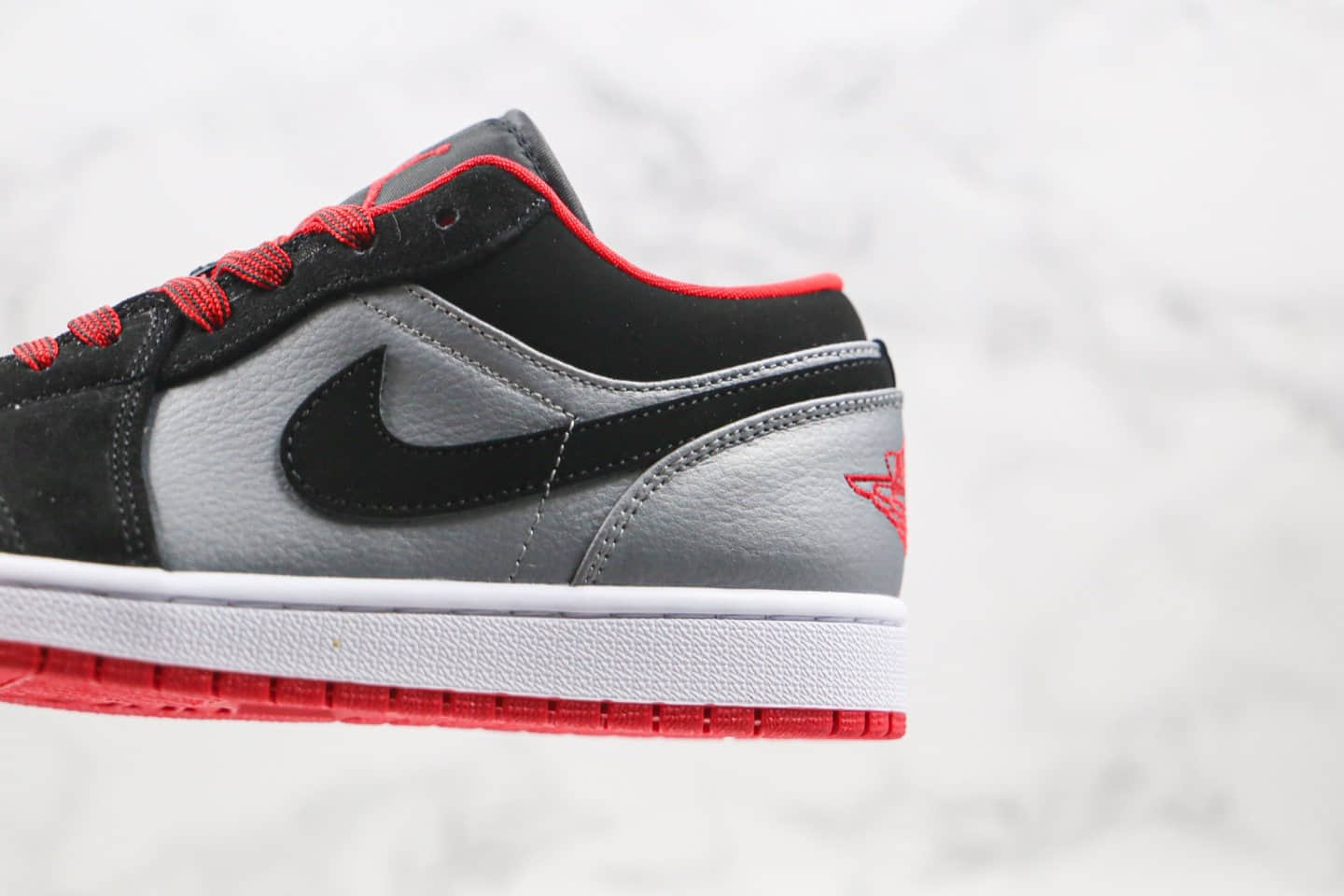 乔丹Air Jordan 1纯原版本低帮AJ1黑银色红鞋带内置气垫原盒原标原楦头纸板打造 货号:553558-002