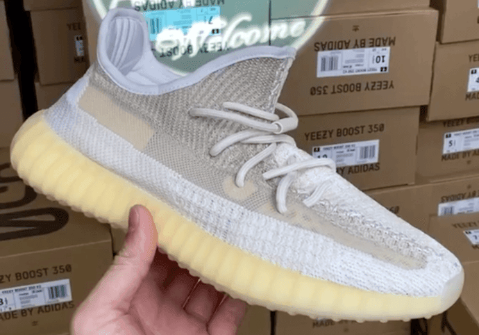 Yeezy 350 V2 “Abez”实物图首度曝光!鞋带有点意思! 货号:FZ5246