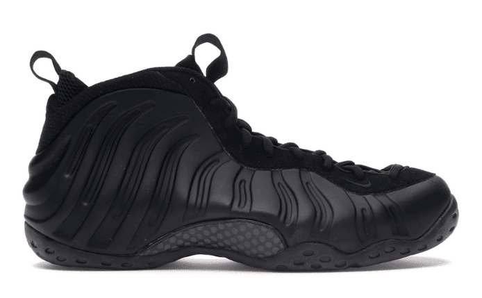 时隔13年复刻回归!纯黑喷 Air Foamposite One今年十月见!