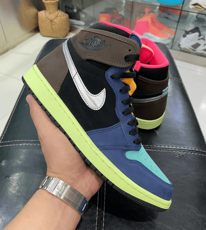 吃惊!这双AJ1撞脸05年UNDFTD x Nike Dunk联名! 货号:555555-201