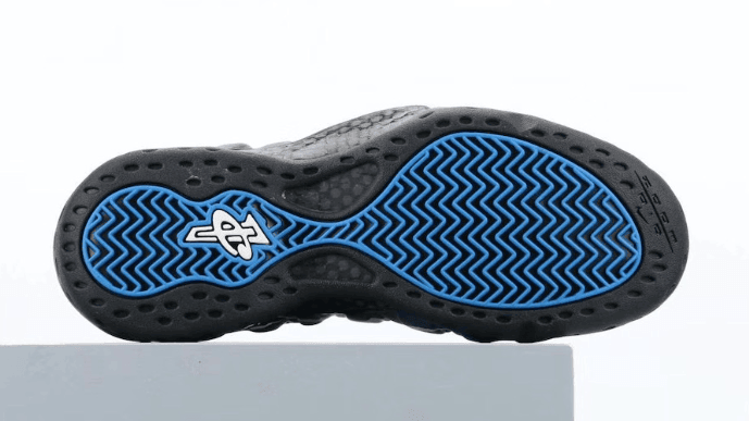 “惊雷喷”最新实物细节图曝光!鞋垫有点反差萌? 货号:CN0055-001