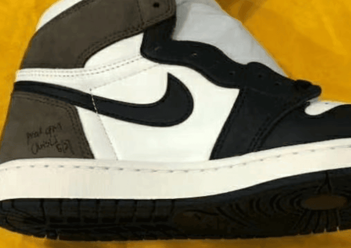 酷似TS联名!“小倒钩”AJ1实物图首度曝光! 货号:555088-105