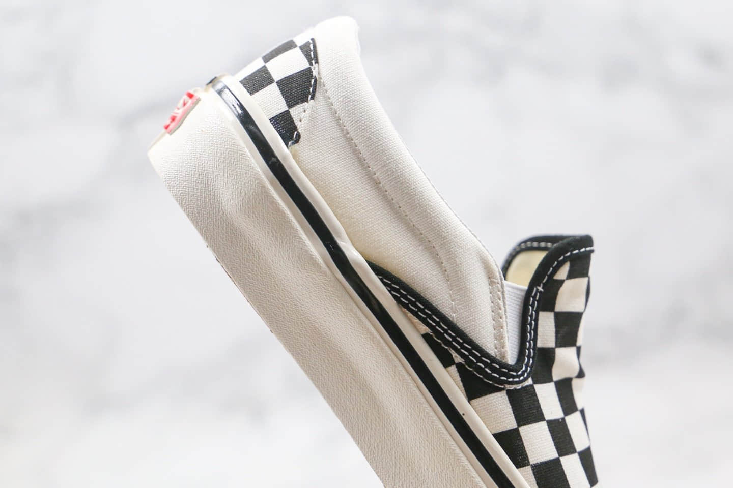 万斯Vans OG Classic Slip-on公司级版本安纳海姆一脚蹬黑白棋盘格原厂硫化工艺 货号:VN000UFF8L