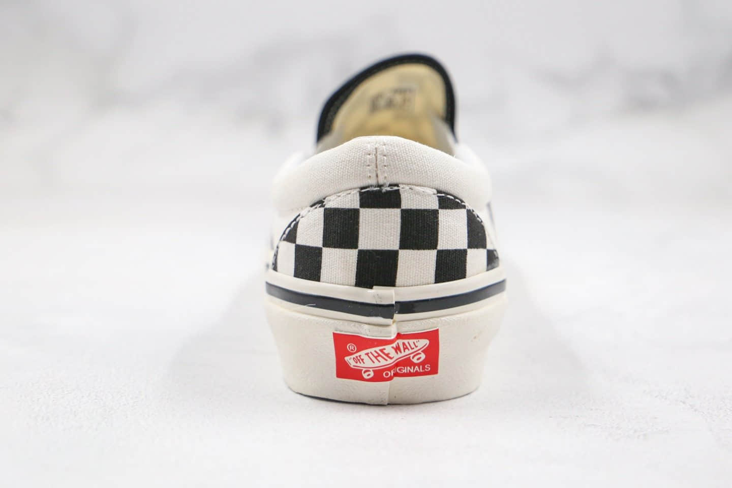 万斯Vans OG Classic Slip-on公司级版本安纳海姆一脚蹬黑白棋盘格原厂硫化工艺 货号:VN000UFF8L