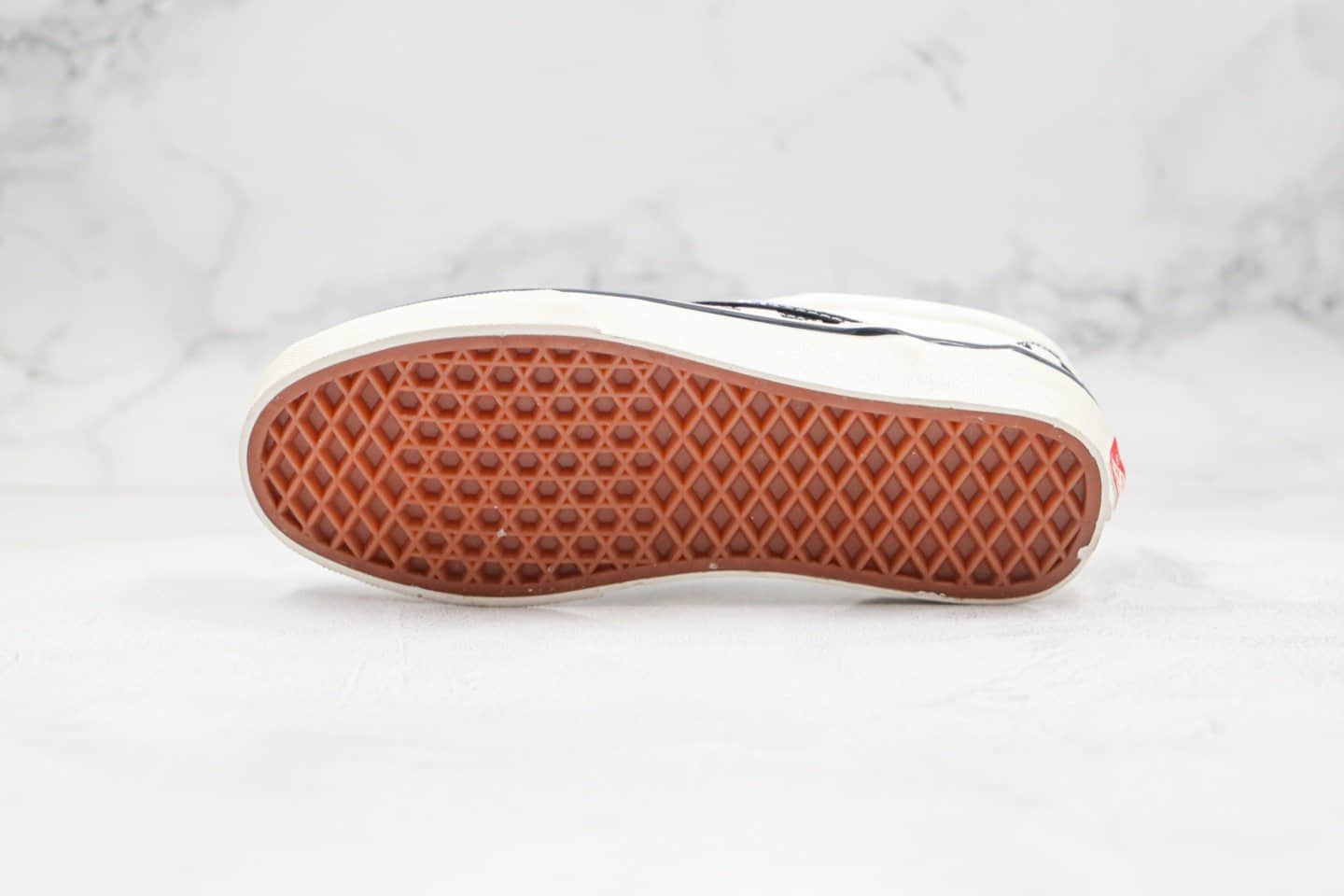 万斯Vans OG Classic Slip-on公司级版本安纳海姆一脚蹬黑白棋盘格原厂硫化工艺 货号:VN000UFF8L