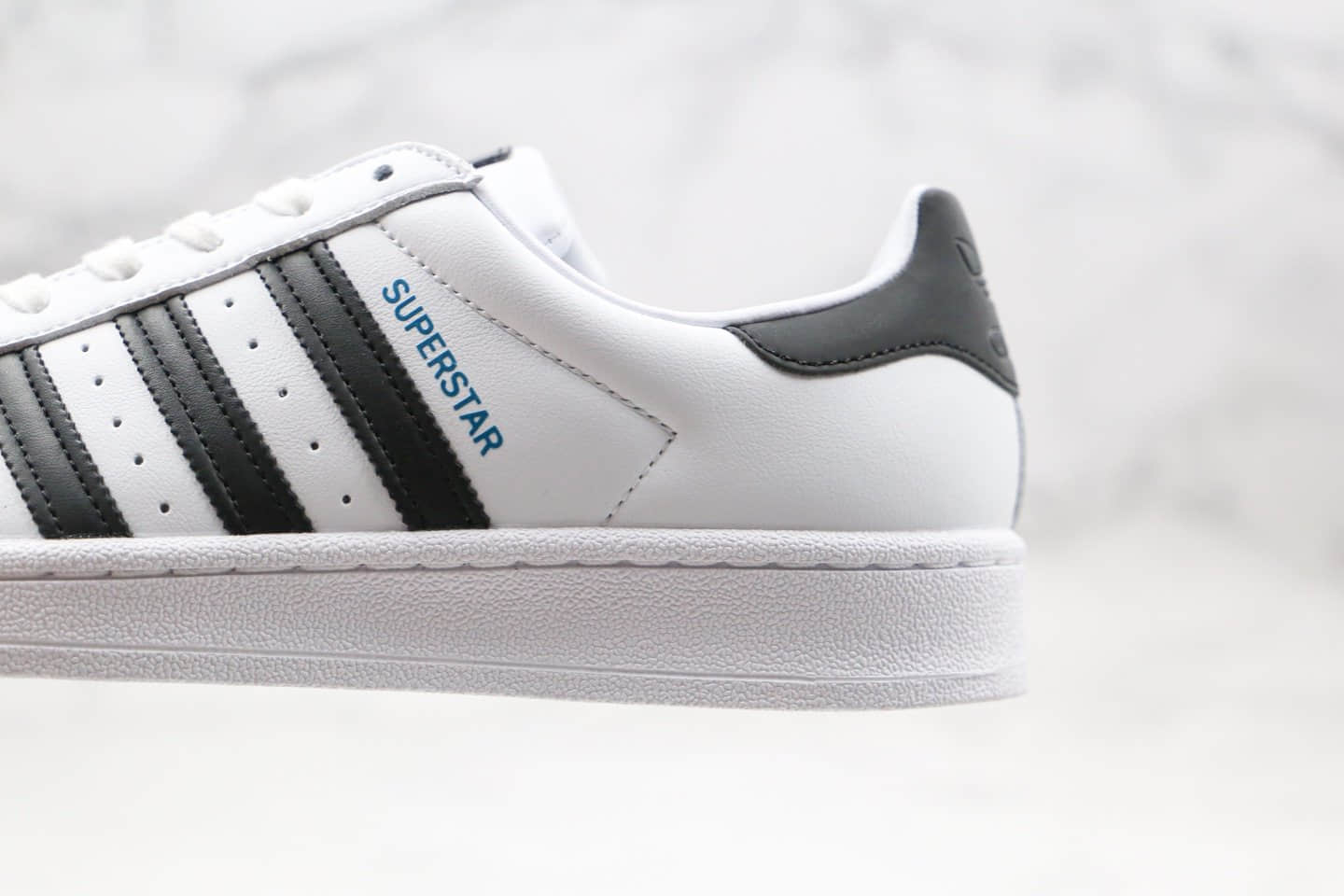 阿迪达斯Adidas Originals Superstar纯原版本三叶草贝壳头白黑色镭射头板鞋原楦头纸板打造 货号:FW6387