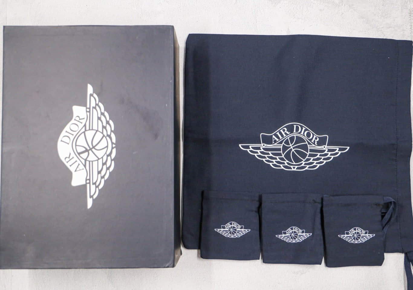 乔丹Air Jordan 1 x Dior纯原版本迪奥联名款低帮AJ1白灰色原厂吸磁鞋盒原档案数据开发 货号:CN8608-002