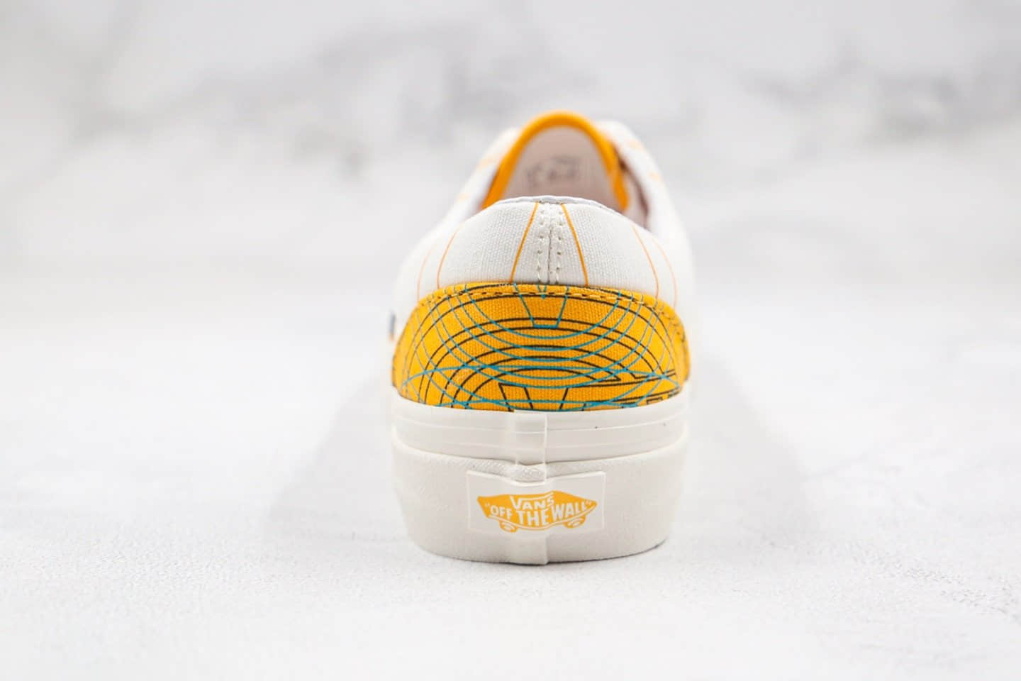 万斯Vans Authentic公司级版本安纳海姆彩色印花刺绣涂鸦炫彩米黄色低帮帆布鞋原厂硫化大底 货号:VNOA2RR1VY9