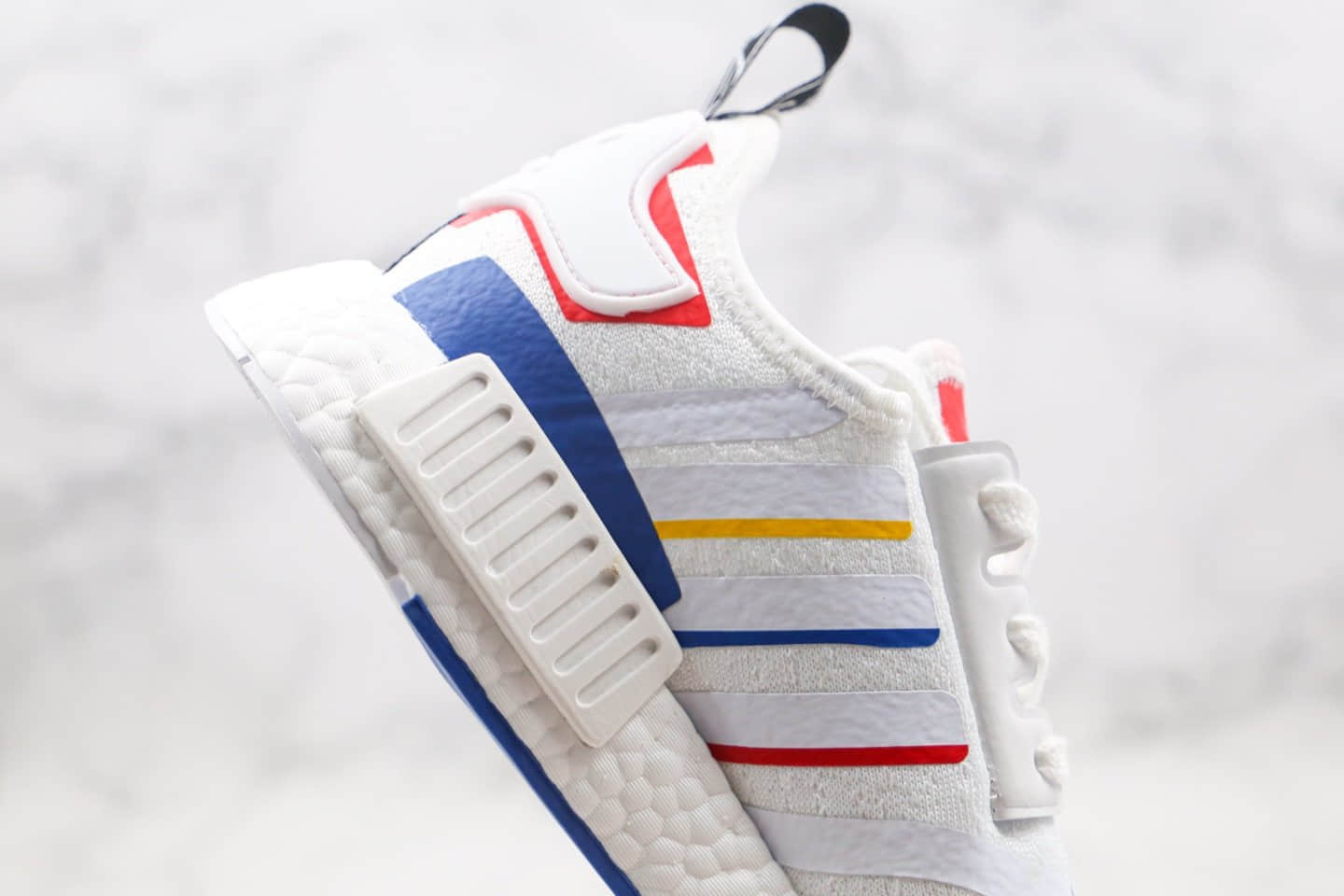 阿迪达斯adidas NMD R1纯原版本爆米花跑鞋NMD日文撞色白彩虹配色内置真爆米花缓震大底 货号:FY1432