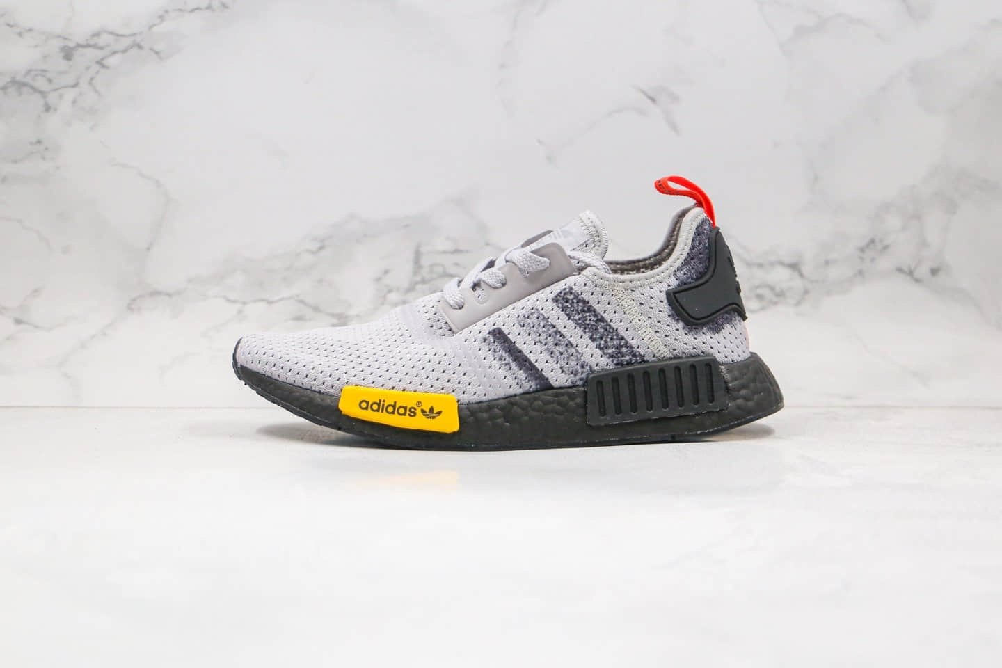 阿迪达斯Adidas NMD R1 Primeknit Triple Black纯原版本爆米花NMD跑鞋灰黑色原楦头纸板打造 货号:FV3986